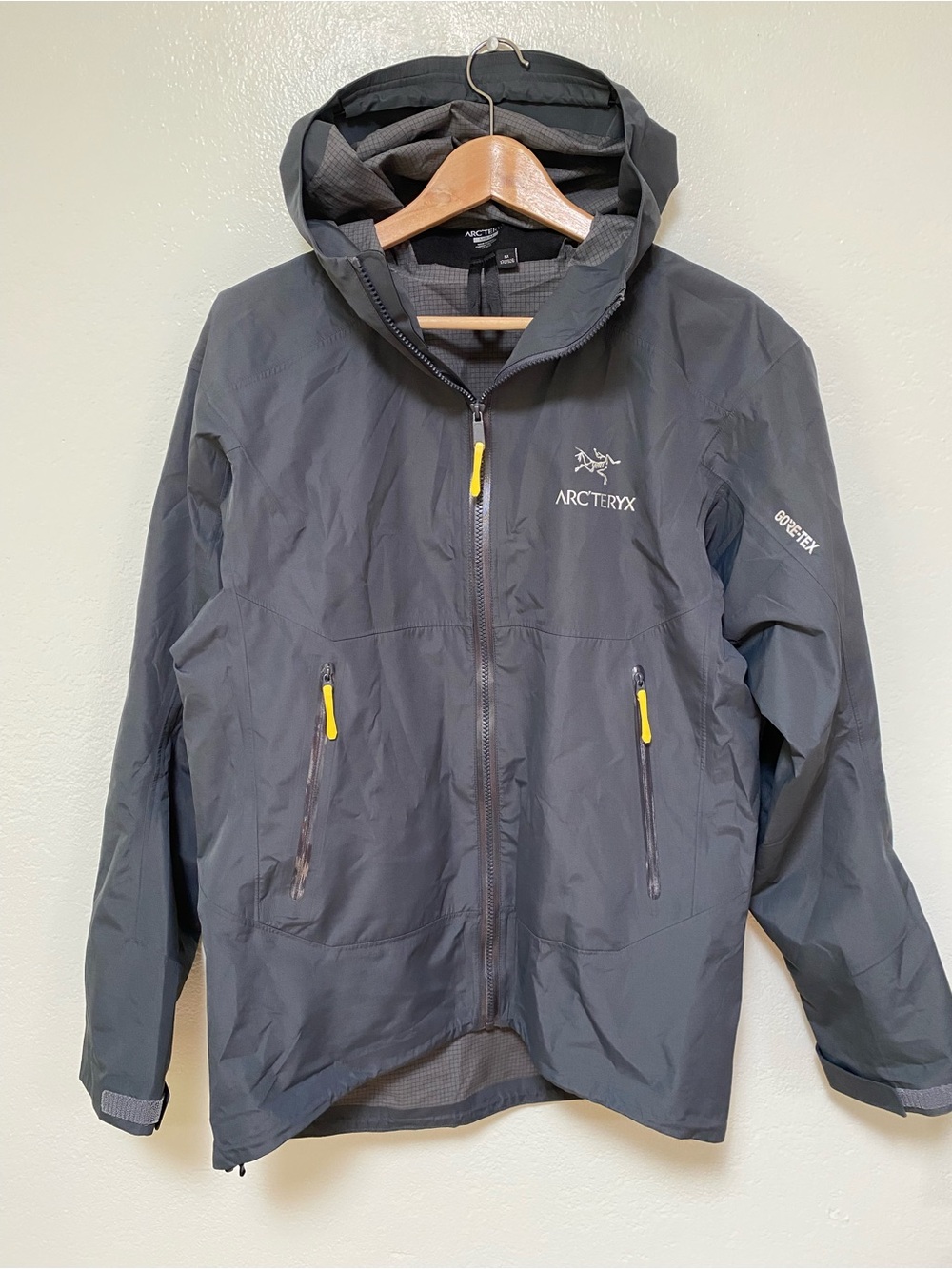 ARC'TERYX Zeta SL Jacket Men's L Gore-Tex Yellow Zipper Pulls